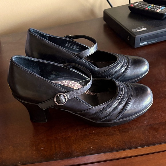 Dansko “Becky” Black Mary Jane Heels, SZ 40 - Picture 1 of 6